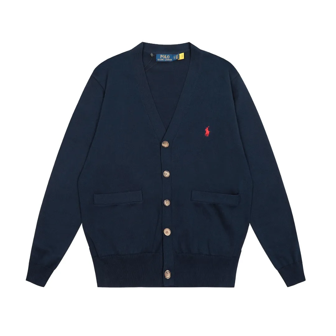 P230 RALPH LAUREN Four-color classic small label embroidery V-neck cardigan long-sleeved buttoned knitted sweater men's and women's top Size: S M L XL Pure original chest high-density LOGO embroidery, original tag accessories 1:1 customization. Made of pure cotton yarn, multi-knitted pure cotton is skin-friendly and comfortable, small label war horse embroidery 12 knitted high-precision button V-neck cardigan sweater 🐎High quality, follow the blogger to learn how to wear it! Let’s buy a Ralph Lauren cable sweater. It’s a super hard-to-find series after it became popular. It’s hard to find one on the official website. It’s simple and practical, has a lazy and loose feel, soft and delicate feel, and has a loose fit. Whether worn alone or layered, you can wear a simple one to create different styles of fashion!